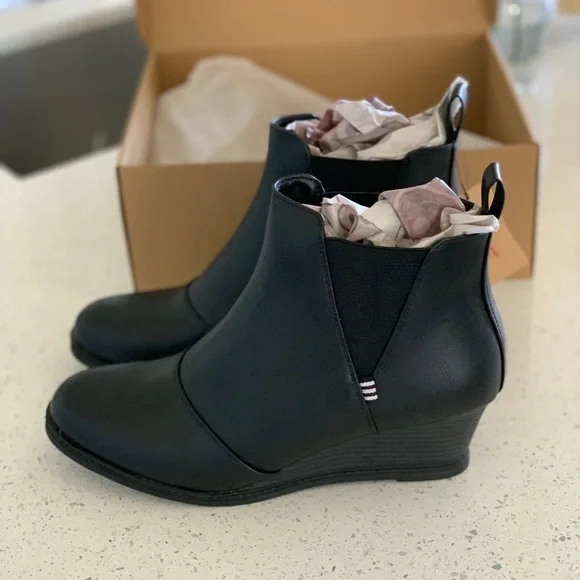 Vepose Chic Black Ankle Boots ~10 - Picture 2 of 8